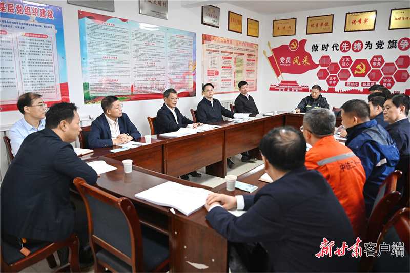 任振鶴在榆中縣調(diào)研災(zāi)后恢復(fù)重建工作時(shí)強(qiáng)調(diào)厚植為民情懷 搶抓施工季節(jié) 高質(zhì)高效推進(jìn) 確保災(zāi)區(qū)群眾早日搬進(jìn)新居開(kāi)啟新生活